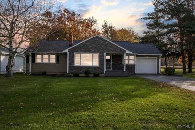 6859 Walmore Road, House other with 3 bedrooms, 1 bathrooms and null parking in Wheatfield NY | Image 2