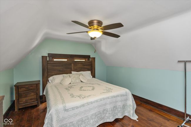 upstairs bedroom | Image 19