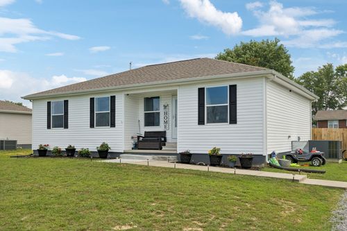 906 Freeman St, Lafayette, TN, 37083-1435 | Card Image