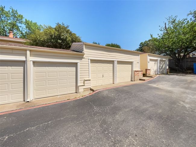 1985 Shorewood Dr, Condo with 3 bedrooms, 3 bathrooms and null parking in Grapevine TX | Image 12