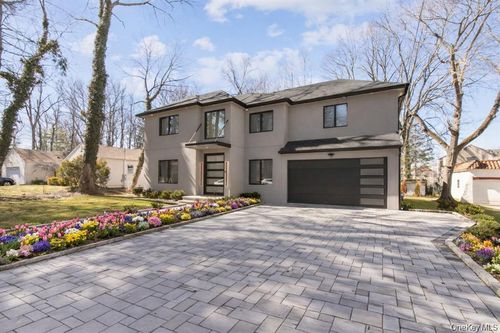 1 Bentley Rd, Great Neck, NY, 11023-1637 | Card Image