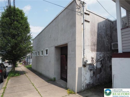 132 E Phillips St, Coaldale, PA, 18218-1528 | Card Image