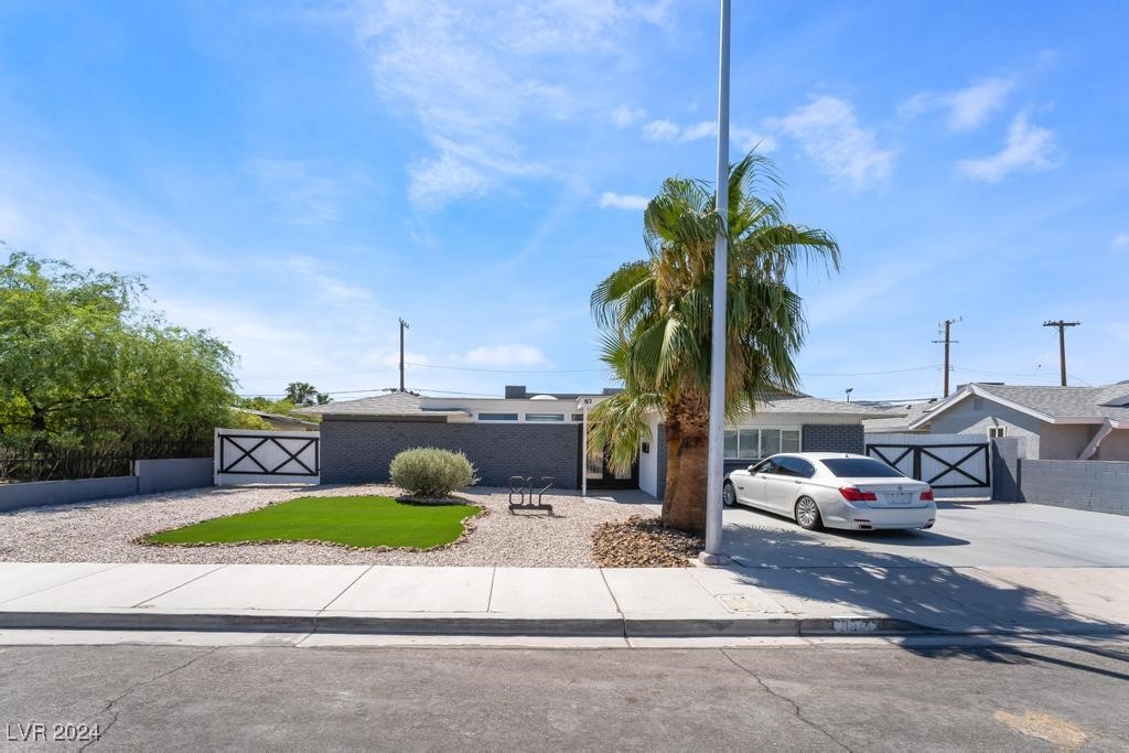 Alhambra Dr, Las Vegas, NV 89104