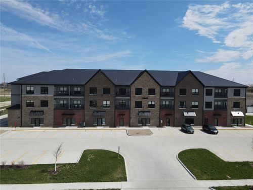 101-2861 Prairie Hill Dr, Marion, IA, 52302-8825 | Card Image