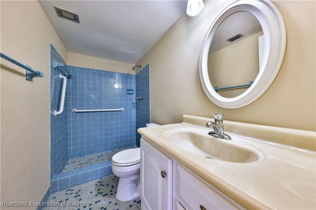 APT-508 - 2131 Lakeview Dr, Condo with 2 bedrooms, 2 bathrooms and null parking in Sebring FL | Image 16