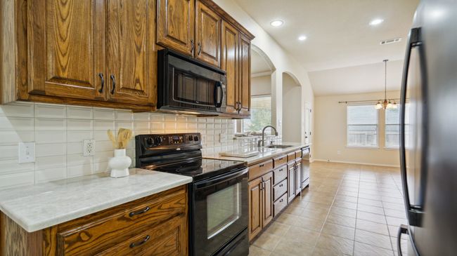 613 W Sheila Cir, House other with 4 bedrooms, 2 bathrooms and null parking in Joshua TX | Image 17