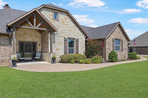 577 Hidden Lakes Blvd, Gunter, TX, 75058-3061 | Card Image