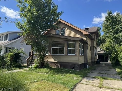 4526 E 126th St, Garfield Heights, OH, 44105-6906 | Card Image
