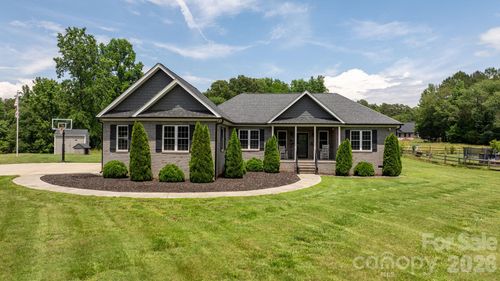 1100 Rainbow Dr, Mount Holly, NC, 28120-8105 | Card Image
