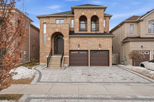 568 Av Grand Trunk, Maple, ON, L6A0R4 | Card Image