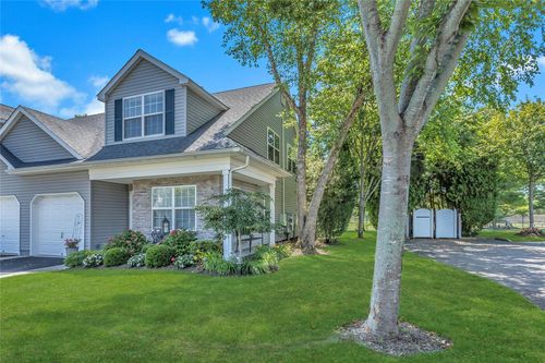 122 Maya Cir, Central Islip, NY, 11722-4542 | Card Image