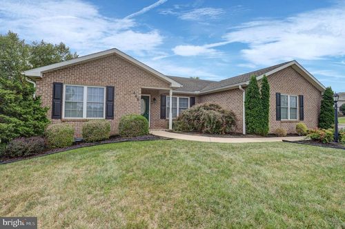 468 W Walter Ave, GREENCASTLE, PA, 17225-1710 | Card Image
