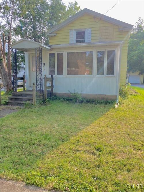 719 Oswego St, Liverpool, NY, 13088-4963 | Card Image