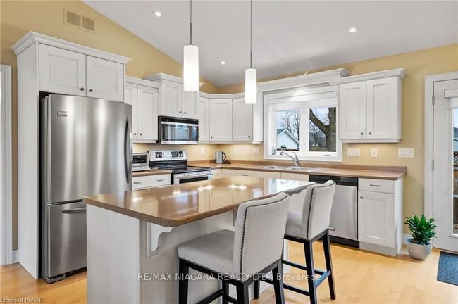 8 Woodbine Ave, House other with 3 bedrooms, 2 bathrooms and 2 parking in Saint Catharines ON | Image 7