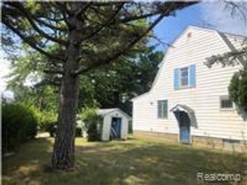 1651 N Chevrolet Ave, Flint, MI, 48504-3164 | Card Image