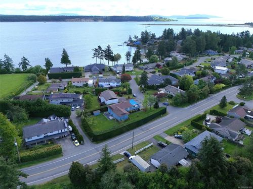 8046 Lochside Dr, Saanichton, BC, V8M1V5 | Card Image