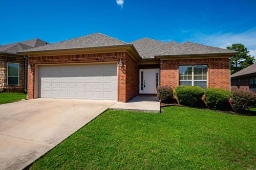 8 Village Way, Maumelle, AR, 72113-6962 | Card Image