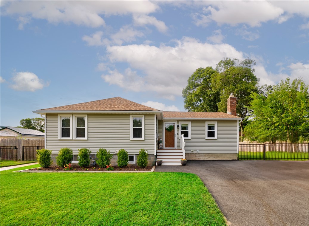 Pinehurst Ave, Warwick, RI 02889