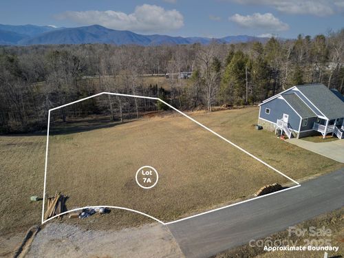 84 Grace Estates Dr, Marion, NC, 28752-2967 | Card Image