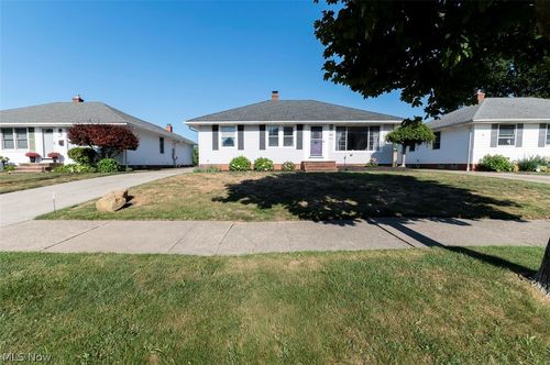 1673 Mayfair Blvd, Mayfield Heights, OH, 44124-3111 | Card Image
