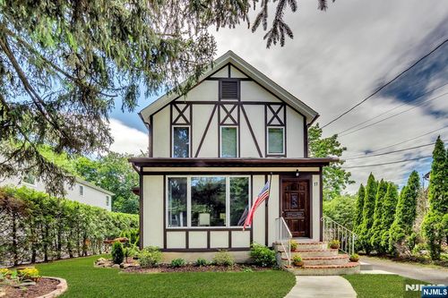 77 Myrtle Ave, Allendale, NJ, 07401-1543 | Card Image