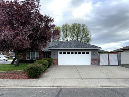 2307 Jeremy St, Central Point, OR, 97502-3584 | Card Image