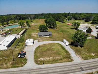 2065 N Broadway Avenue, House other with 3 bedrooms, 2 bathrooms and null parking in Salem IL | Image 2