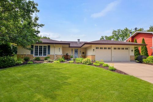21W621 Buckingham Rd, Glen Ellyn, IL, 60137-6434 | Card Image