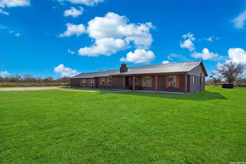 280 County Road 322, La Vernia, TX, 78121-5644 | Card Image