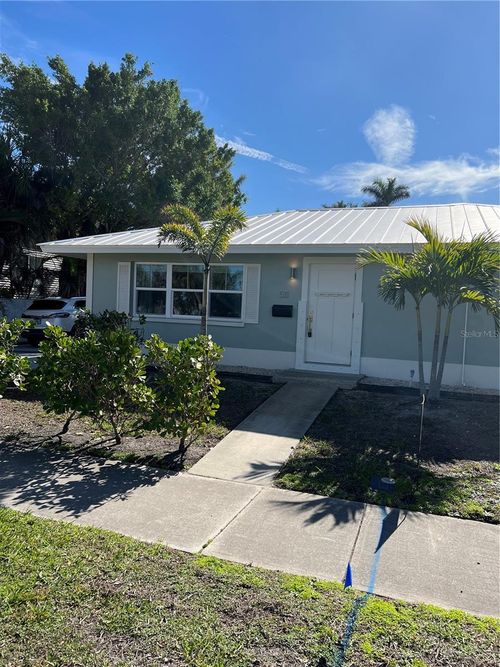 511 W Retta Esplanade, PUNTA GORDA, FL, 33950-3622 | Card Image