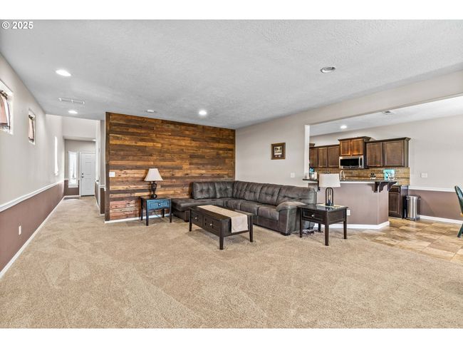 1972 Adelman Loop, House other with 3 bedrooms, 3 bathrooms and 2 parking in Eugene OR | Image 9