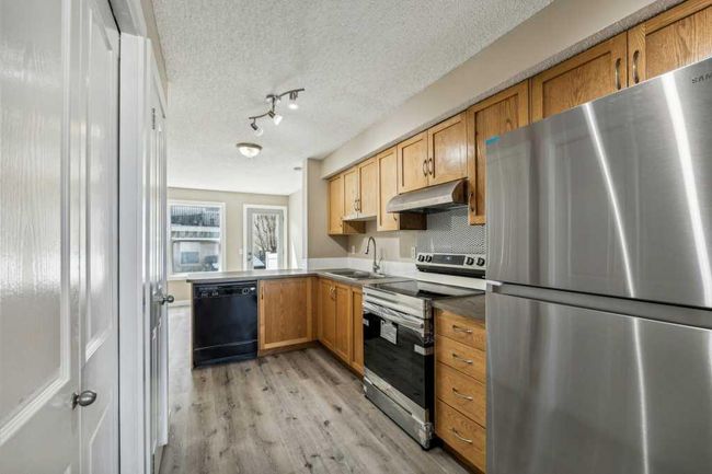 288 Saddlebrook Point Ne, Home with 2 bedrooms, 1 bathrooms and 2 parking in Calgary AB | Image 3