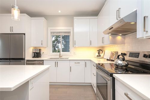 784 Braveheart Lane, Victoria, BC, V9C3R5 | Card Image