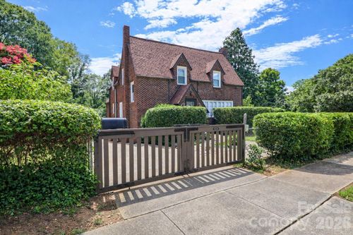 532 Margaret Dr, Statesville, NC, 28677-6043 | Card Image