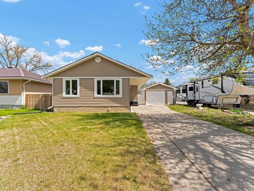 166 Mitchell Cres Nw, Medicine Hat, AB, T1A6V4 | Card Image