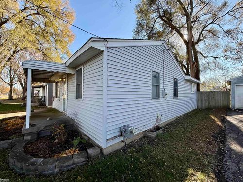 1186 E Decamp St, Burton, MI, 48529-1106 | Card Image