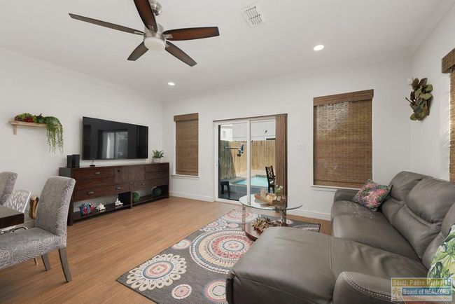 B - 212 W Acapulco St, Townhouse with 3 bedrooms, 3 bathrooms and 2 parking in South Padre Island TX | Image 9