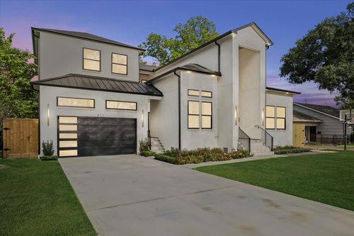811 Woodstock St, Bellaire, TX, 77401-4716 | Card Image