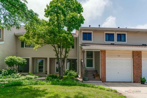 211 Winding Oak Ln, Buffalo Grove, IL, 60089-1585 | Card Image