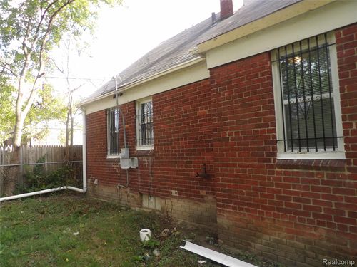 11035 Portlance St, Detroit, MI, 48205-3255 | Card Image