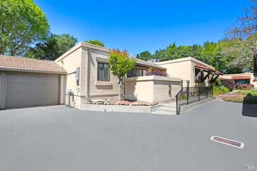 110 La Mancha Dr, Sonoma, CA, 95476-6331 | Card Image
