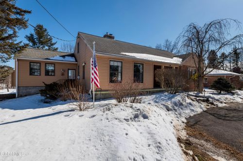 42 Thompson Hill Rd, Rensselaer, NY, 12144-5721 | Card Image