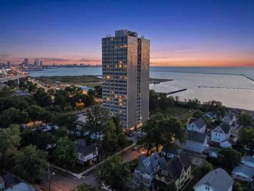2525 S Shore Dr, Milwaukee, WI, 53207-1973 | Card Image