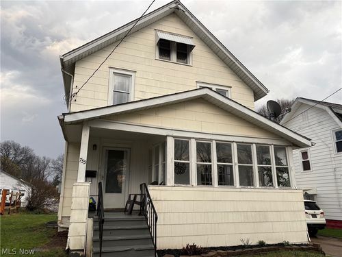 733 Damon St, Akron, OH, 44310-4027 | Card Image
