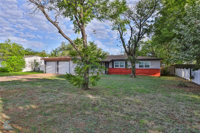 Shade trees in the front yard | Image 3