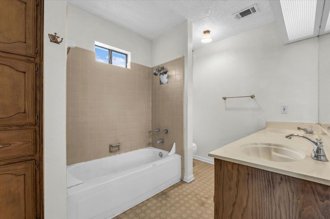 261 Rabbit Hl, House other with 3 bedrooms, 2 bathrooms and null parking in Lorena TX | Image 16
