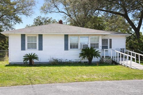 5 Bell Ct, Pensacola, FL, 32507-2201 | Card Image