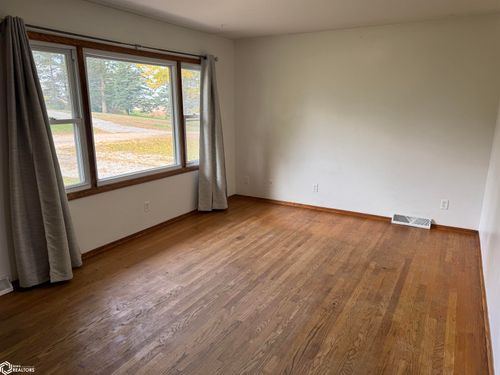 504 Mcmartin St, Beaman, IA, 50609-7720 | Card Image