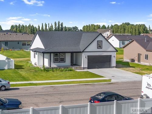 4201 Zona Way, Idaho Falls, ID, 83401-1676 | Card Image