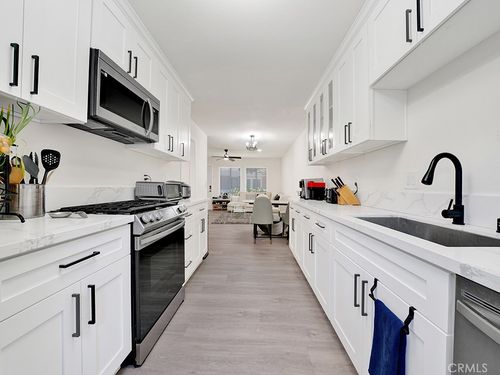 2334 Bunker Hill Way, Costa Mesa, CA, 92626-6516 | Card Image